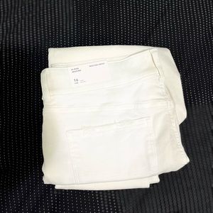 White American Eagle Ripped Hi-Rise Jeggings (SHORT)